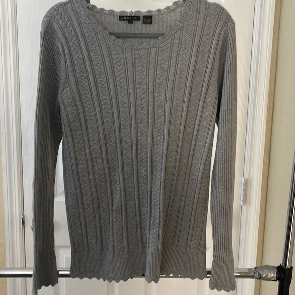 Gray long sleeve sweater shirt